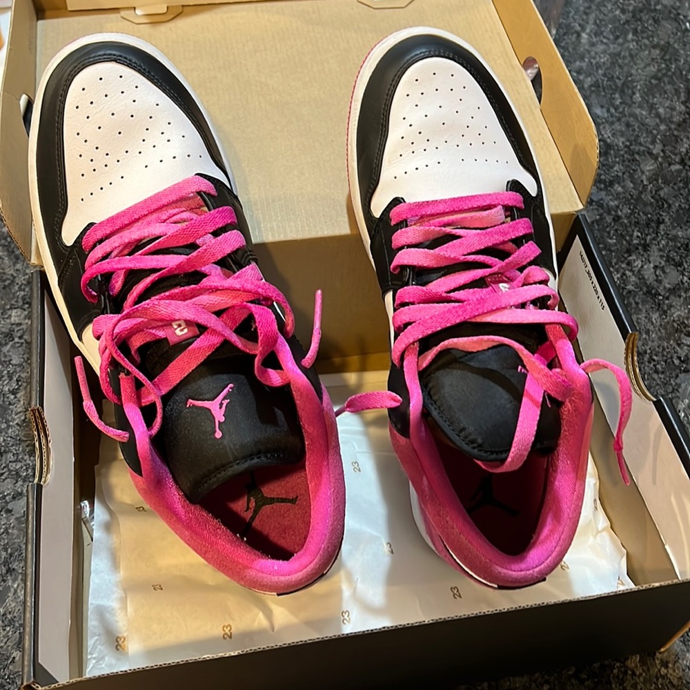 Nike air Jordan 1 low se   Size 10.5 men’s black and pink great condition.